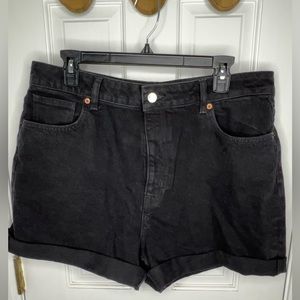 H&M black cuffed jean shorts. High rise. Size:14